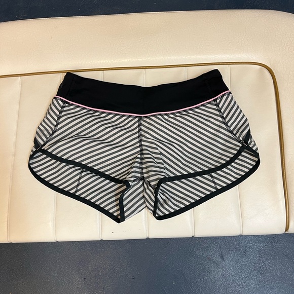 Lululemon run speed shorts size 6 - Picture 1 of 3